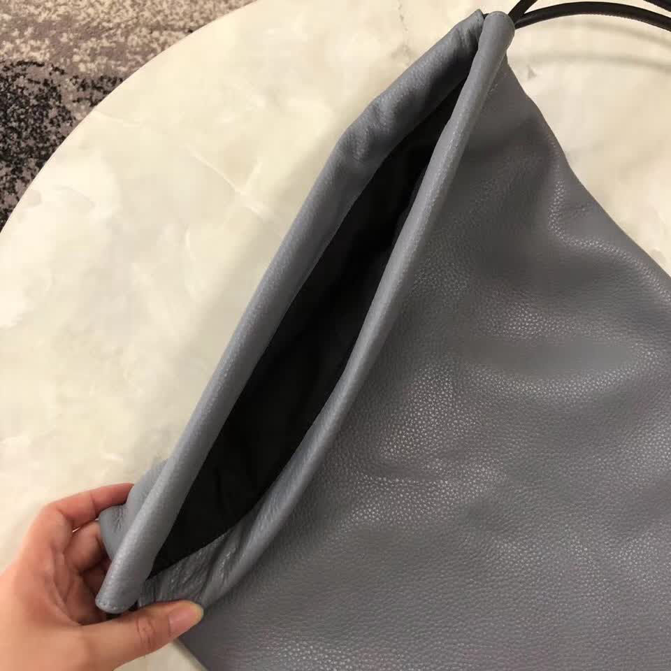BALENCIAG巴黎世家 新品 抽繩背包  BL1557